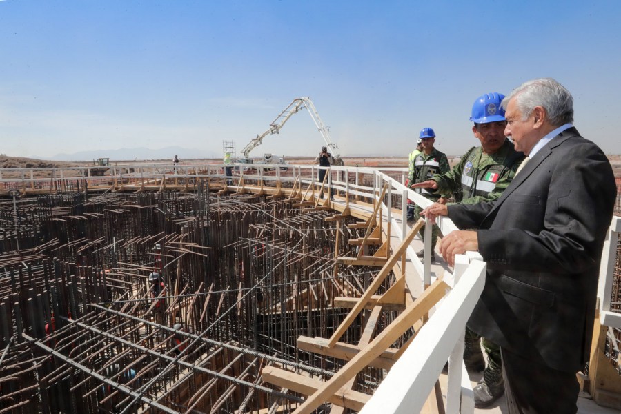 Grandes obras impulsadas por el gobierno de López Obrador, como el aeropuerto de Santa Lucía, han sido respaldadas por consultas ciudadanas no reguladas. Foto Gobierno de México. 