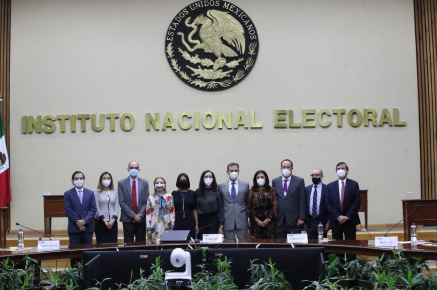 Representantes de BlackRock destacaron la función de las instituciones electorales de México y Perú. Foto INE