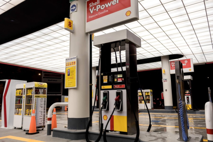 El cobro del Impuesto Especial sobre Productos y Servicios o IEPS para la gasolina de bajo octanaje, la más consumida en México, subirá de 0.32 a 0.35 pesos por litro para la semana del 20 al 26 de agosto, de acuerdo con lo publicado en el Diario Oficial de la Federación. Foto Shell.