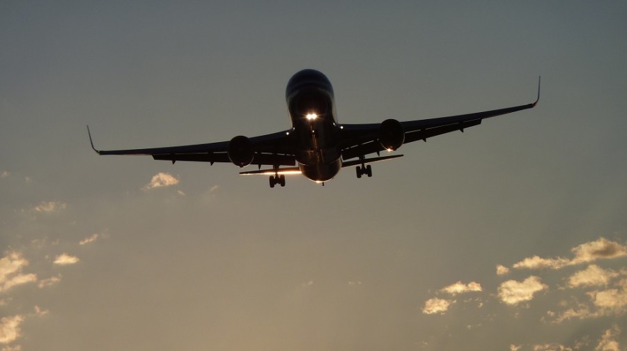 De acuerdo con datos de la Agencia Federal de la Aviación Civil (AFAC) 70% del mercado trasnacional lo movilizan las compañías estadounidenses y el restante 30% es para las mexicanas. Foto archivo