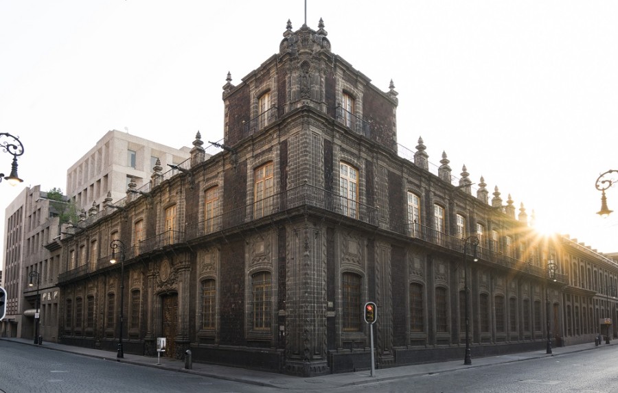 Los analistas del sector privado en México prevén que Banco de México reduzca el ritmo de incrementos durante su reunión de diciembre. Foto archivo