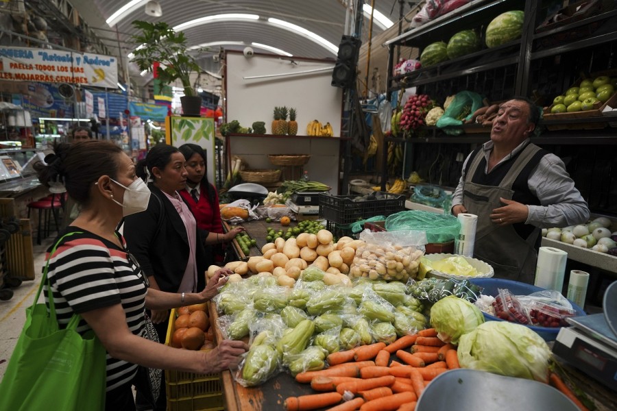 El descenso de la inflación en México hace que los especialistas esperan que el ciclo alcista de tasas termine muy pronto. Foto AP/Fernando Llano