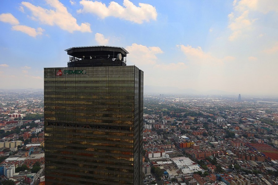 Pemex enfrenta vencimientos por seis mil millones de dólares en el primer trimestre de 2023, por lo que necesita recursos para financiar sus deudas. Foto archivo