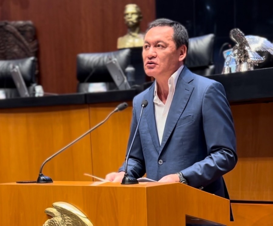 Miguel Ángel Osorio Chong deja la coordinación de la bancada del PRI en el Senado. Foto Twitter @osoriochong