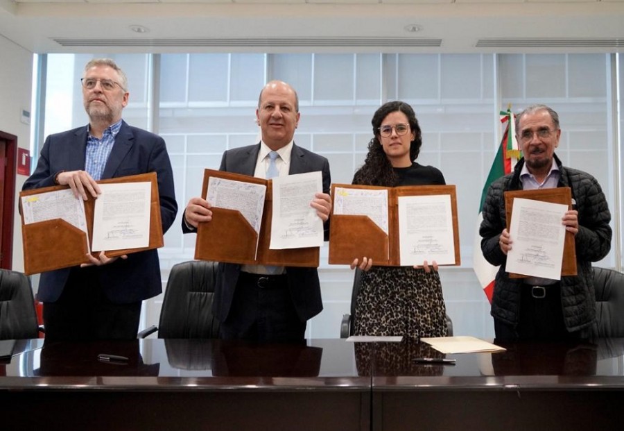 El acuerdo entre el sindicato y la empresa puso fin a la posibilidad de una nueva huelga por parte de los trabajadores de Telmex, como ocurrió el año pasado. Foto Secretaría del Trabajo y Previsión Social