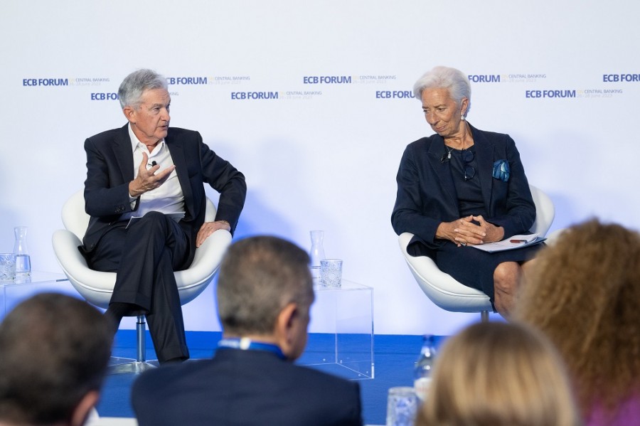 Jerome Powell, el banquero central de Estados Unidos, junto a Christine Lagarde, la presidenta del BCE, durante su participación en un foro sobre política monetaria en Portugal. Foto Flickr.com (https://flic.kr/p/2oL5EKL)