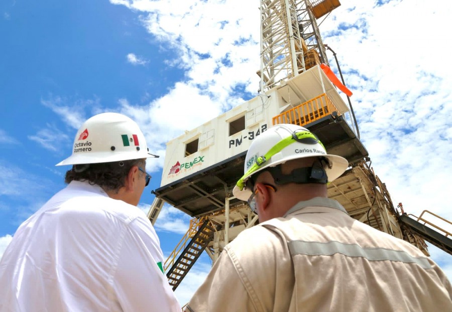 La perspectiva representó el único cambio para Moodys, ya que las calificaciones se mantuvieron, entre ellas la corporativa y de sus instrumentos de deuda, en B1, o el cuarto escalón en grado especulativo. Foto Pemex