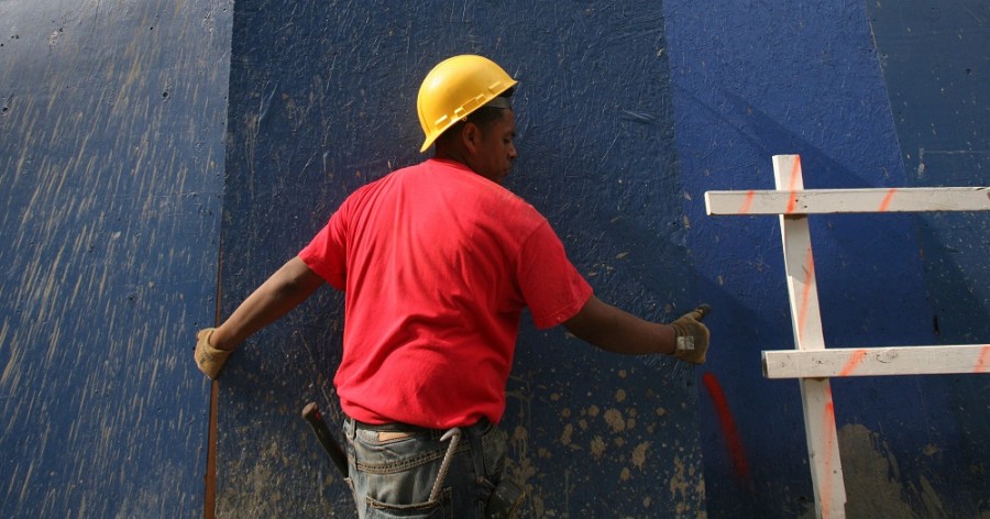 Los hogares mexicanos incrementaron sus ingresos en el periodo de 2020-2022, aunque la desigualdad también incrementó. Foto AP/Mark Lennihan