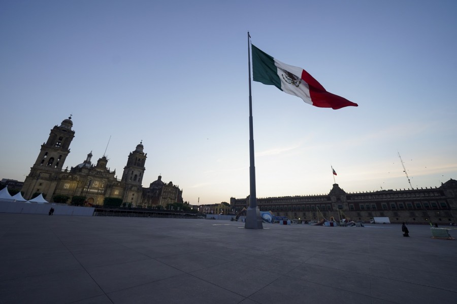 La economía mexicana ha logrado repuntar ante sus pares globales. Foto AP/Marco Ugarte