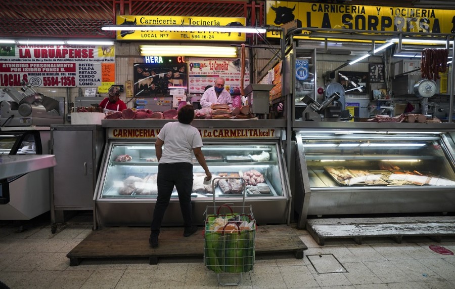 La inflación en México alcanza su menor crecimiento anual desde febrero de 2021. Foto AP/Fernando Llano