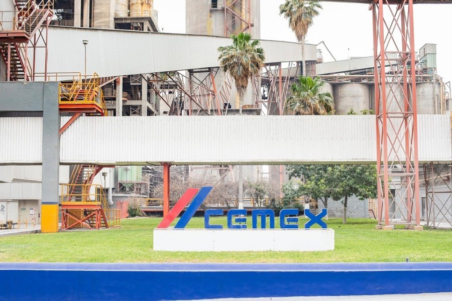 Los recursos obtenidos de esta emisión serán destinados al pago de deuda y para acelerar la estrategia de crecimiento de Cemex enfocada a recuperar el grado de inversión. Foto Cemex