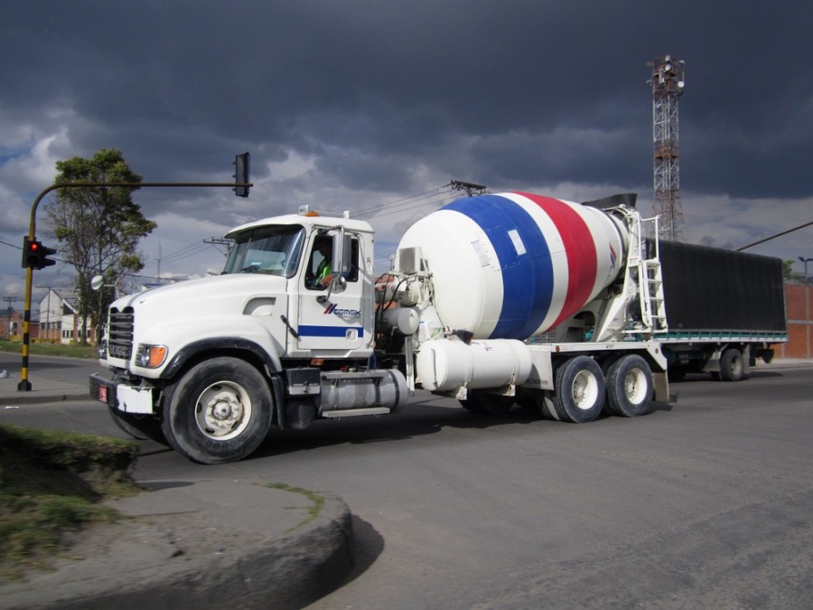 Cemex amplía los plazos de vencimiento de un crédito por hasta 3 mil mdd. Foto archivo