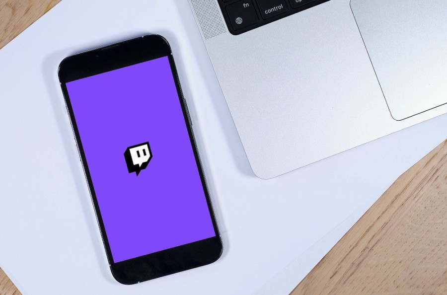 Twitch, la plataforma de transmisión en vivo de Amazon,com, planea recortar cerca de 500 trabajadores a fin de reducir sus costos de operación. Foto flickr.com/Foca Foto (https://flic.kr/p/2ofXLBm)