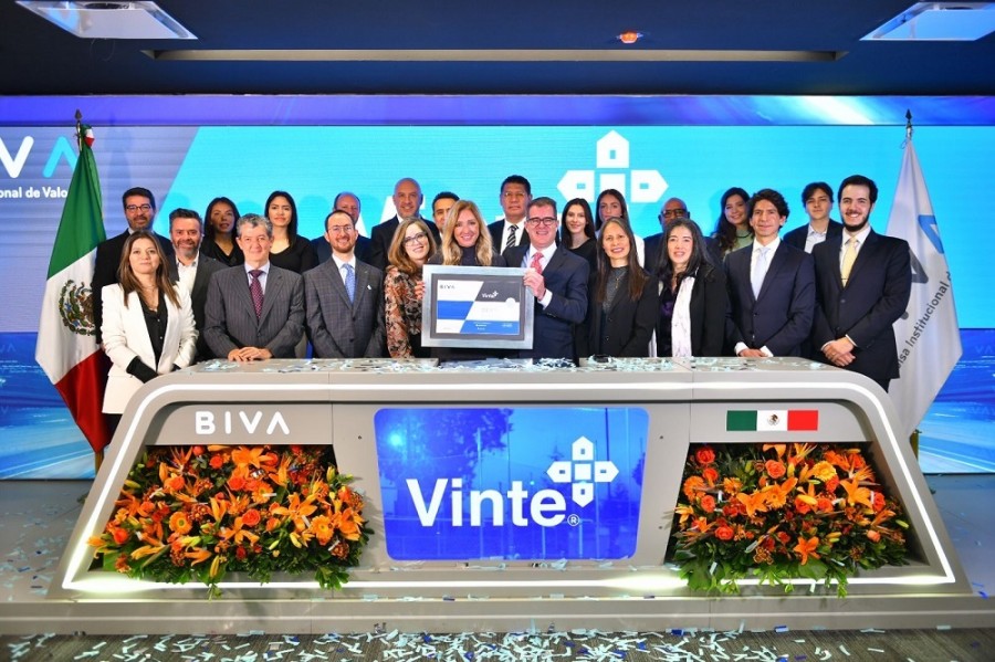 Vinte, la empresa desarrolladora de vivienda, celebró en la Bolsa Institucional de Valores (Biva) la venta de un bono sustentable por mil 500 millones de pesos a cinco años. Foto Biva