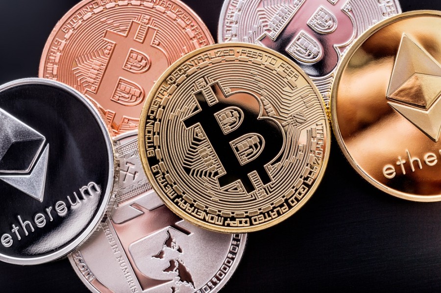 Los fondos invertidos en bitcoins han atraído una cantidad récord de recursos que ha llevado a esa criptomoneda a niveles cercanos a su cotización récord de 68 mil 990.0 dólares en noviembre de 2021. Foto flickr.com/Andrew Binetter (https://flic.kr/p/2fzkXFP)