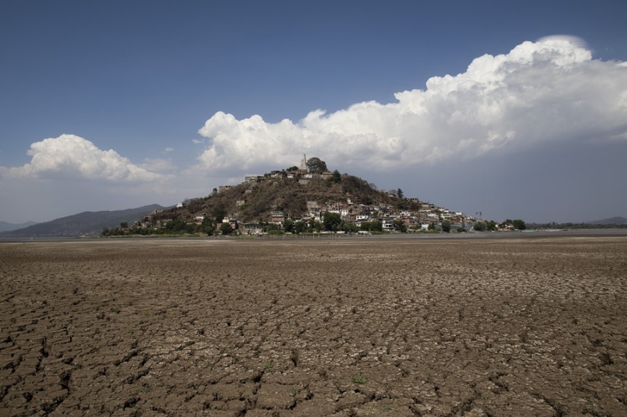 Más de la mitad de las empresas en el país se han visto afectadas por la sequía y otros fenómenos climáticos extremos, dice Banco de México. Foto AP/Armando Solís
