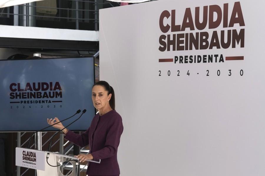 Franklin Templeton considera que México podría perder el grado de inversión en el transcurso del sexenio de Claudia Sheinbaum. Foto AP/Eduardo Verdugo