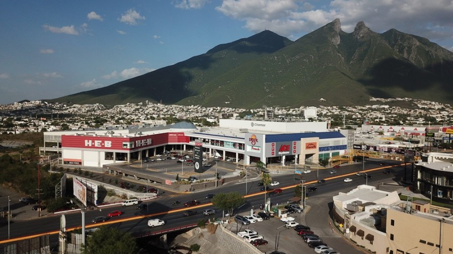 Planigrupo Latam tomó la determinación de realizar una oferta pública forzosa de adquisición por su competidor Grupo Acosta VerdeEn la imagen el centro comercial Urban Village, en Monterrey, Nuevo León. Foto Planigrupo