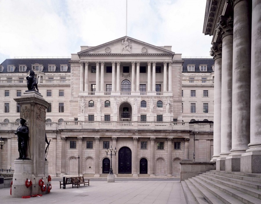 El Banco de Inglaterra mantiene su tasa de referencia en 5%, pero apunta a continuar con un enfoque de recortes graduales. Foto archivo