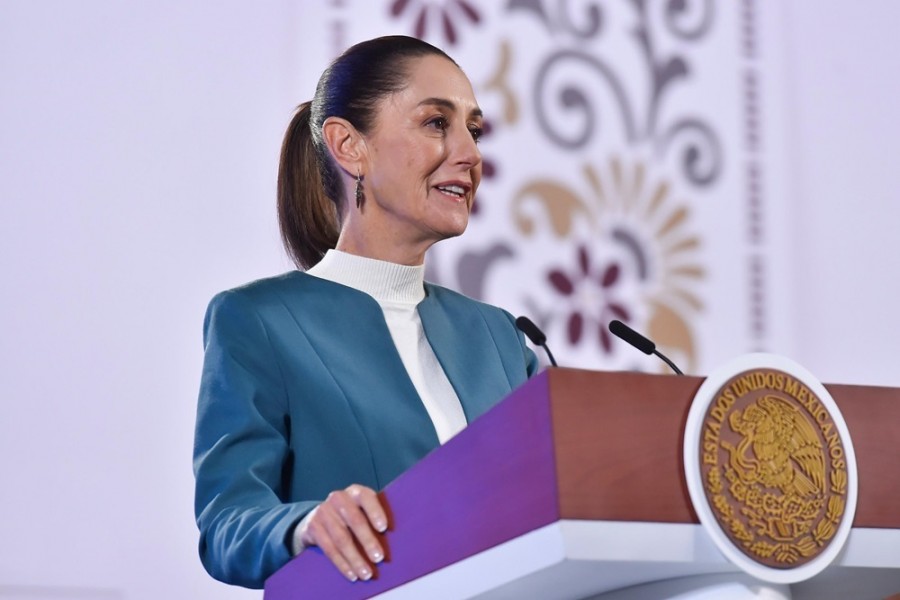 Claudia Sheinbaum dijo que su gobierno buscará aprobar la reducción de la jornada laboral mediante acuerdos con el sector privado. Foto de Presidencia