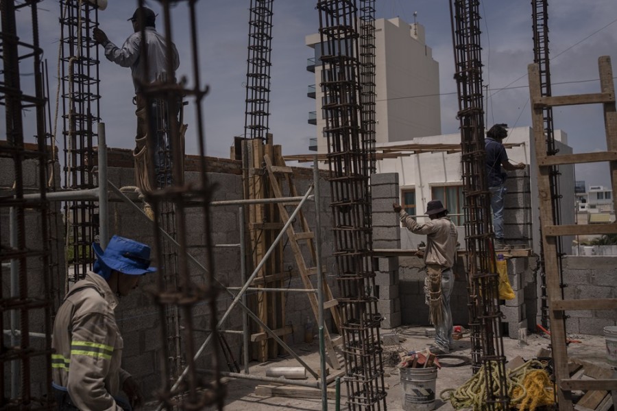 La actividad industrial de México decepciona en agosto debido a la debilidad observada en la construcción. Foto AP/Félix Márquez