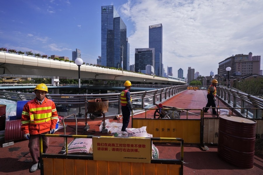 La economía de China acelera en el 3T del año, aunque lo hace por debajo de lo esperado. Foto AP/Andy Wong