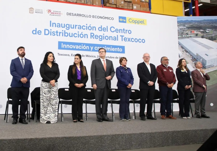 La empresa dijo que el centro de distribución es su instalación más grande en México, ya que será 25% más productivo que el resto y tiene la capacidad de suministrar más de 225 mil productos diarios a 235 tiendas en 35 ciudades del país. Además, cuenta con una flota primaria de 49 tractocamiones y 118 remolques. Foto Grupo Coppel