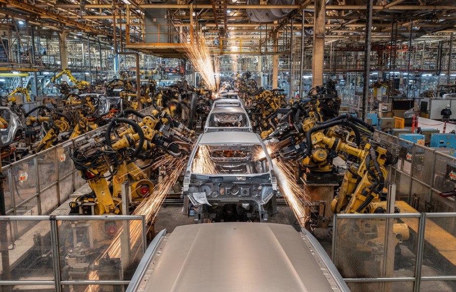 La producción y la exportación de autos mexicanos crece en octubre. Foto de Nissan México