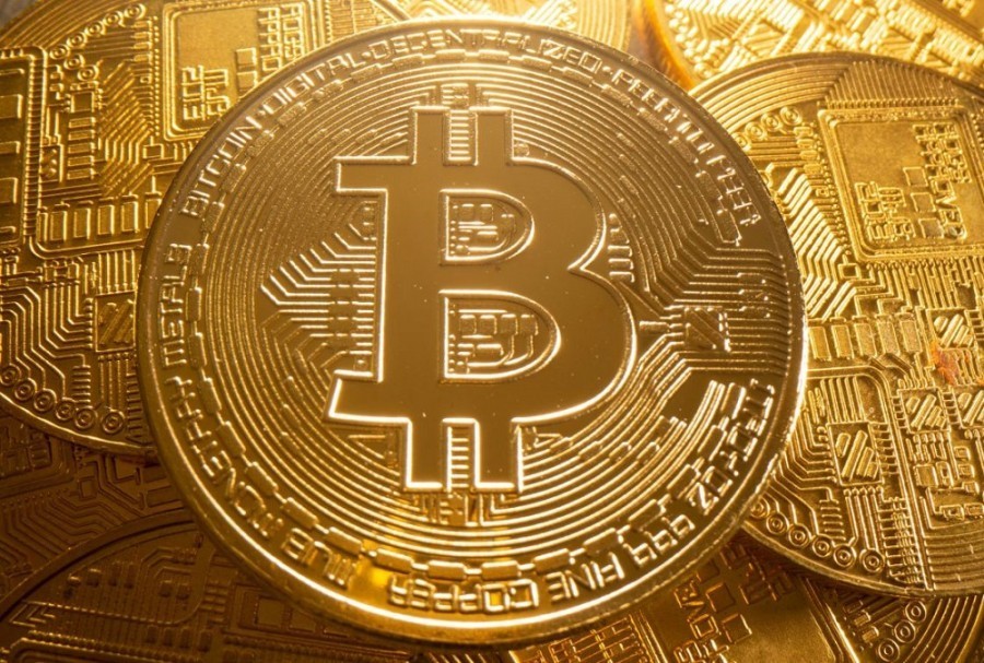 La criptomoneda bitcoin supera los 82 mil dólares, un precio no visto hasta ahora. Foto archivo