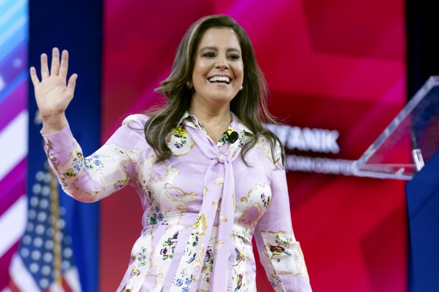 Stefanik, de 40 años es presidenta de la Conferencia Republicana de la Cámara de Representantes trabajó en la Casa Blanca en el consejo de política interna y en la oficina del jefe de despacho durante el mandato de expresidente George W. Bush. Foto AP/Jose Luis Magana