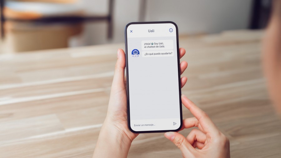 La compañía dijo que la herramienta, llamada Uali, no solo entiende las consultas de la persona usuaria, sino que también ofrece proactivamente soluciones personalizadas, simplificando y mejorando la experiencia de servicio. Foto Ualá