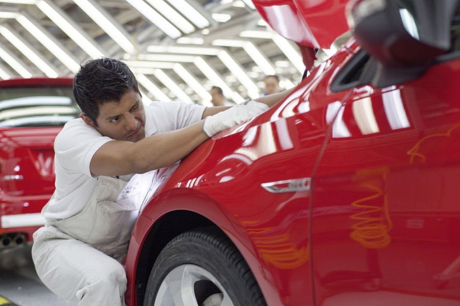 La industria de autos en México reportó descensos en la producción y exportación de febrero. Foto de Volkswagen México